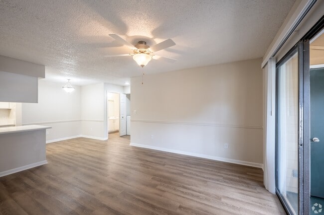 Photo - Lakeside Gardens