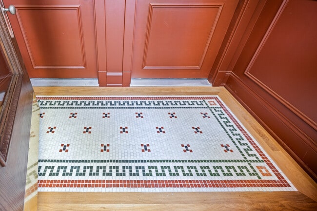 Photo - 1747 W Cornelia Ave Unit 1