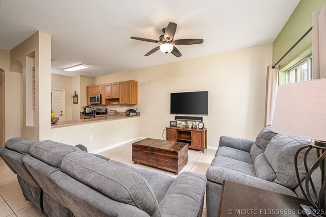5048 SW 136th Ave