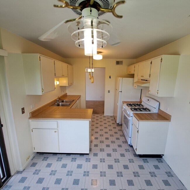 Kitchen - 226 Arrowwood Ct Unit 226 Arrowwood Ct D2