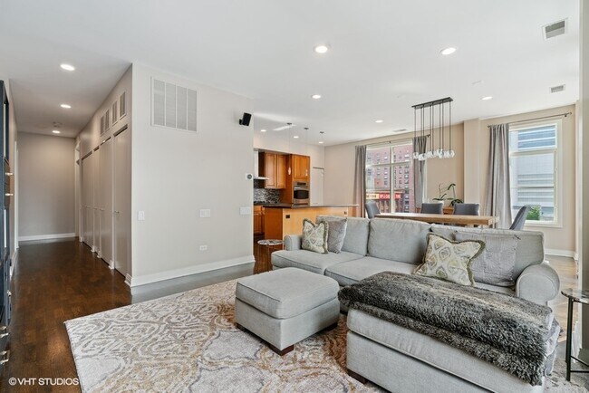 Photo - 330 N Clinton St
