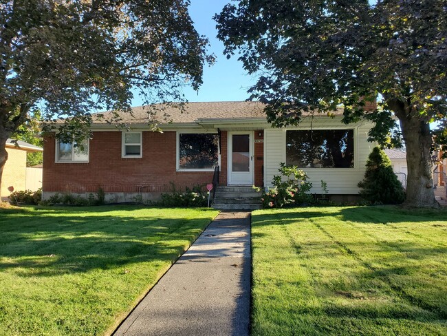 Building Photo - Charming 4 BR/ 2 BA North Spokane Home