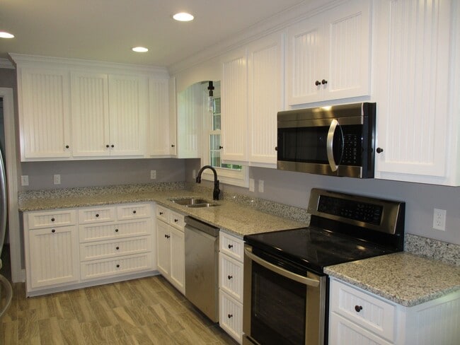 Photo - 3 Bedroom 2 Bath Home For Rent Across From The Golf Club!