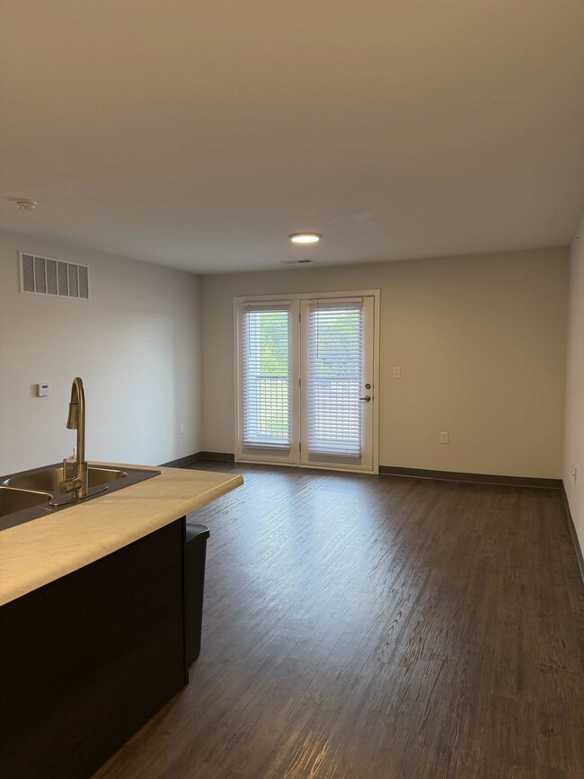 1BR, 1BA