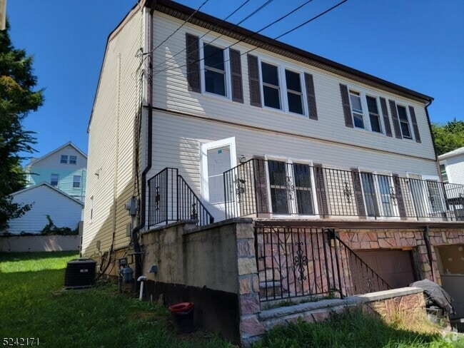 Building Photo - 15 Newton Pl Rental