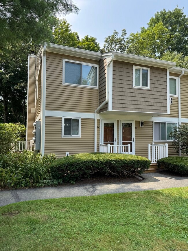 Building Photo - 6 Rose Ln Unit 2-15 Rental