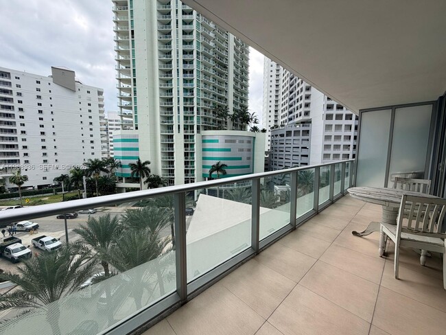 Photo - 1300 Brickell Bay Dr Unit 607