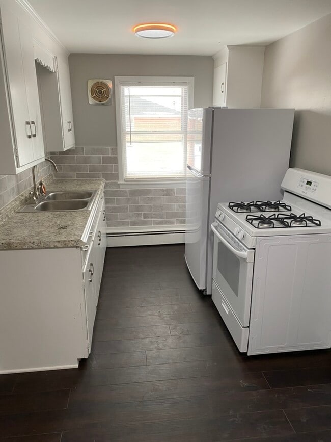 cocina reformada - 6062 Transit Rd Unidad 3