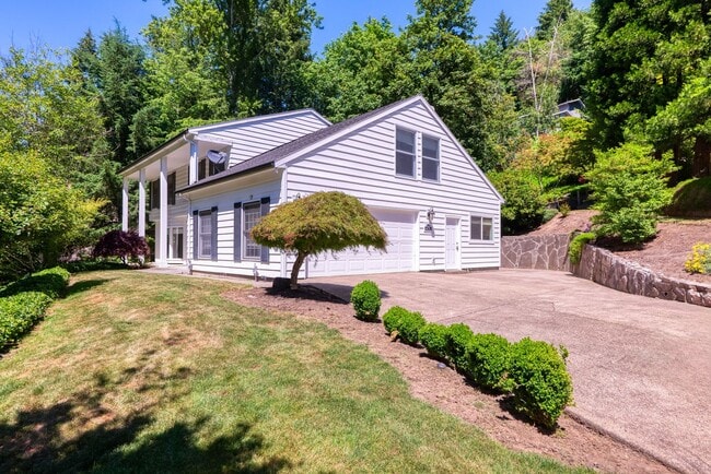 Building Photo - Welcome to your dream home in the picturesque Westridge neighborhood