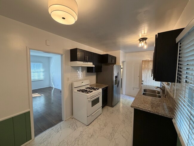 Photo - 124 N Beachwood Dr