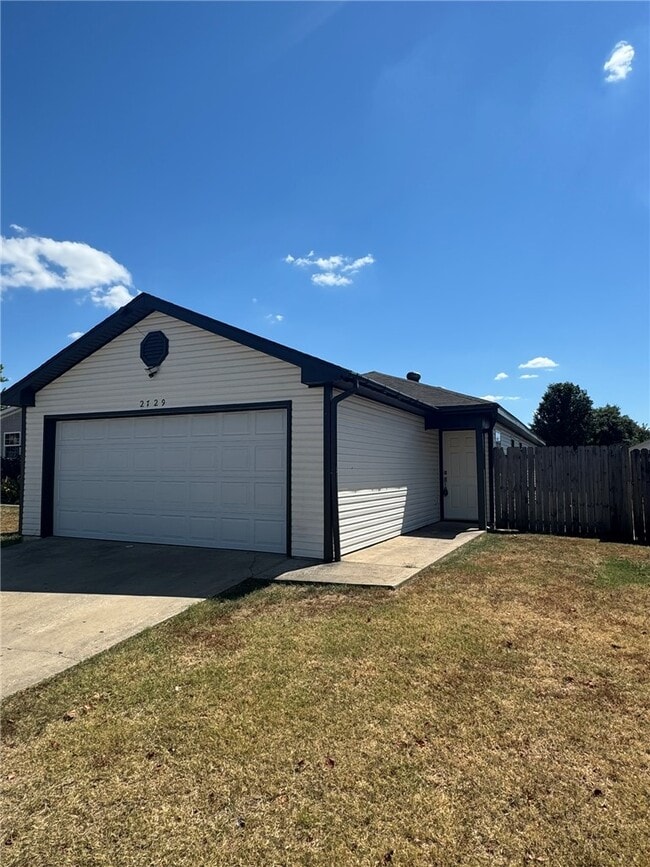 Building Photo - 2729 Lenox Ct