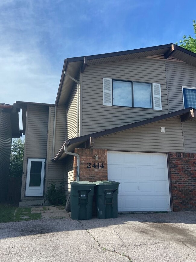 3BR/2.5 Bath Townhouse with 1-car Garage - 3BR/2.5 Bath Townhouse with 1-car Garage