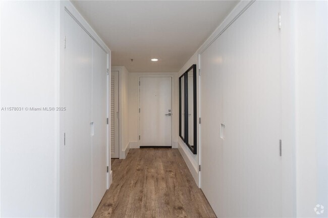 Building Photo - 90 Alton Rd Unit 1411 Rental
