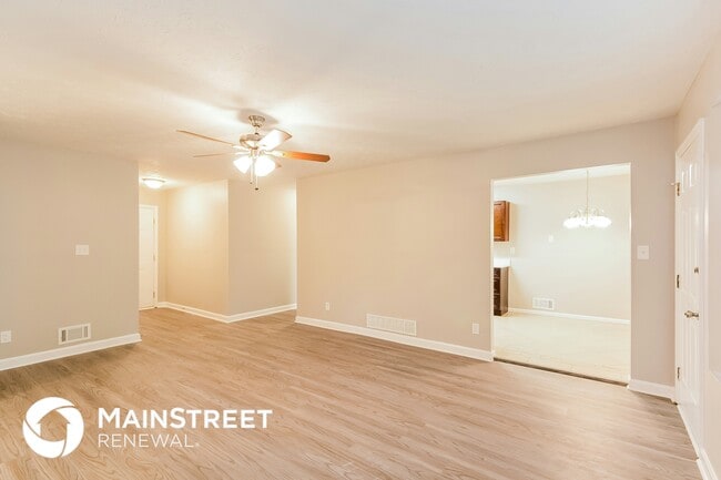 Photo - 858 Martin Rd