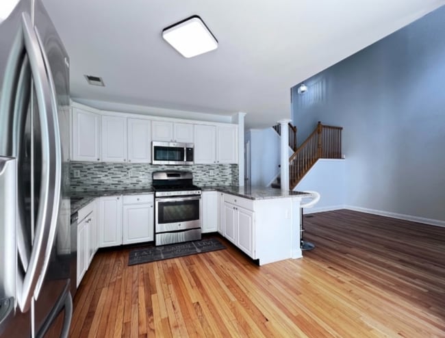 Photo - 128 Constitution Way