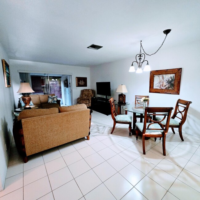 Photo - 2930 Crosley Dr E