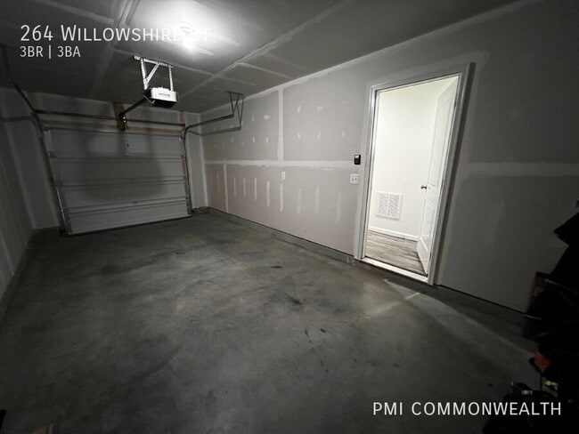 Photo - 264 Willowshire Ct