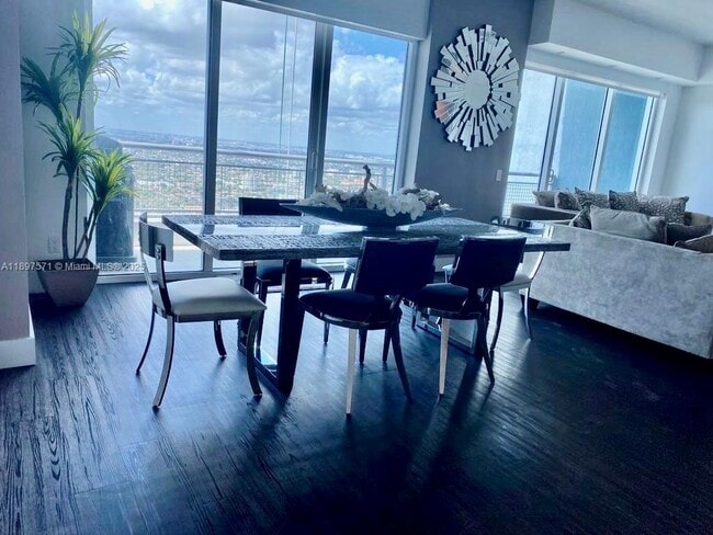 Photo - 60 SW 13th St Unidad 4607