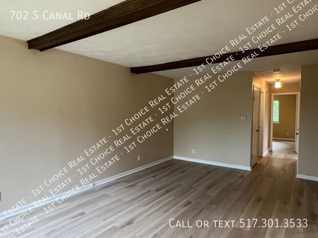 Photo - 702 S Canal Rd