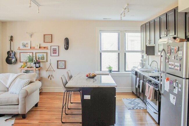 Photo - 2233 W Wilson Ave Unit 3