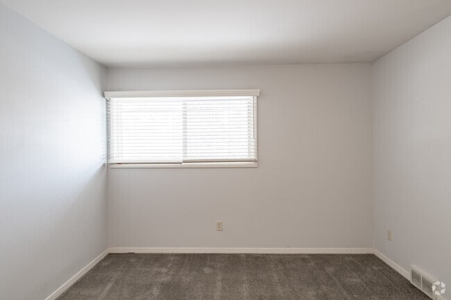 2BR, 2BA - 1,100SF - Second Bedroom
