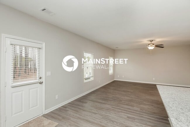 Photo - 3 Bedroom Pet-Friendly Home in Villa Rica, GA with Main Street Renewal