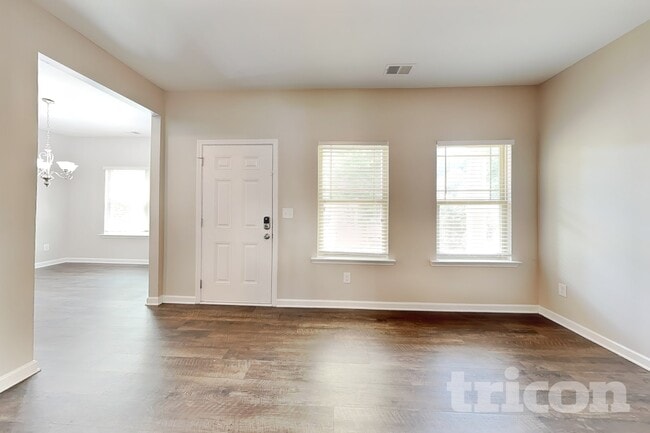 Photo - 147 Southwind Ln