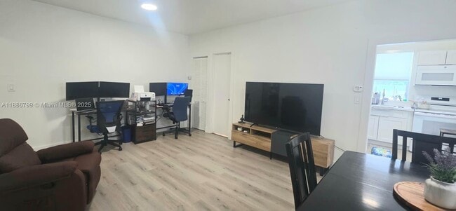 Photo - 2542 SW 8th St Unit 202