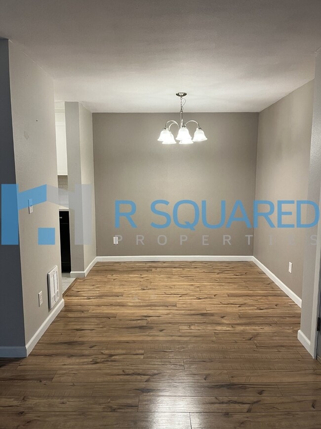 Photo - 975 Aberdeen Ave NE