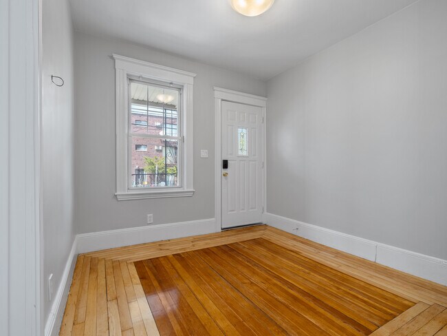 Photo - 16 Windsor Rd Unit R1