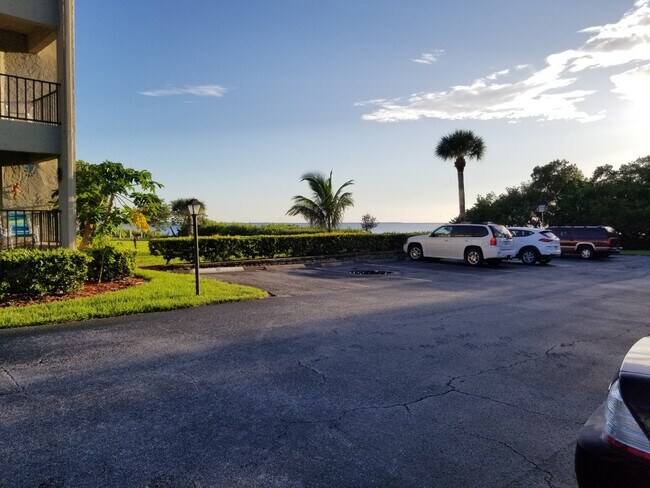 Side of Bldg - 1723 Gulf Rd Unit 103