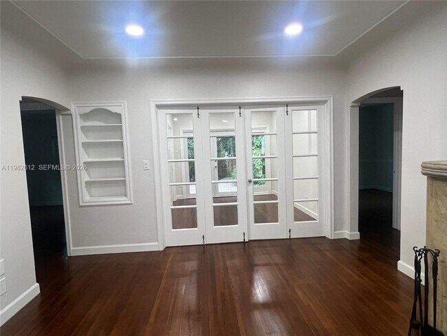 Photo - 1900 Tigertail Ave