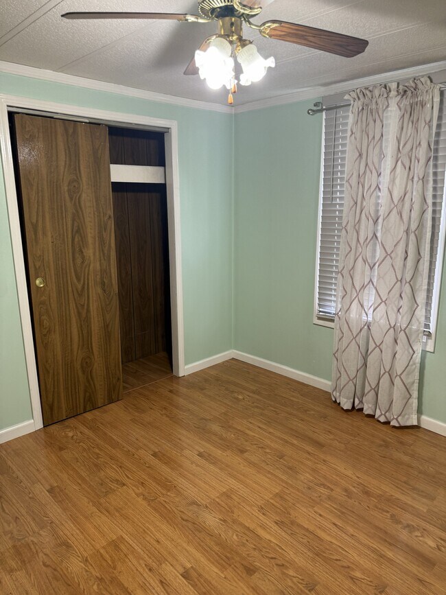 Photo - 225 Daniel St