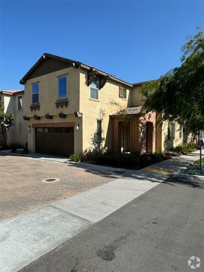 Building Photo - 30358 Village Knoll Dr Rental
