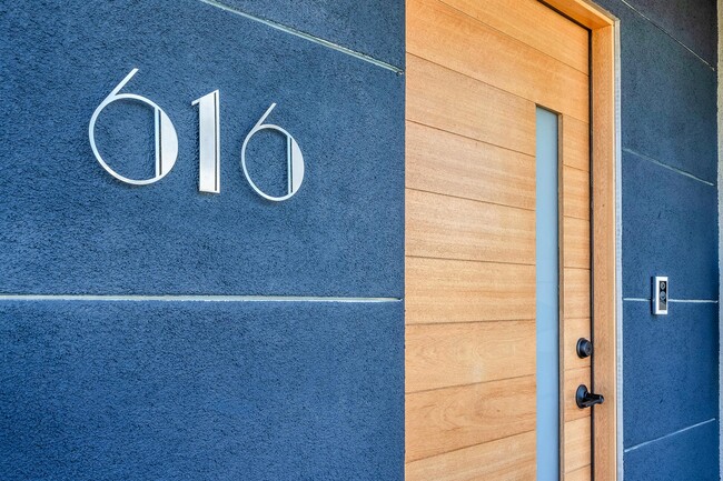 Photo - 616 W Ellis Ave