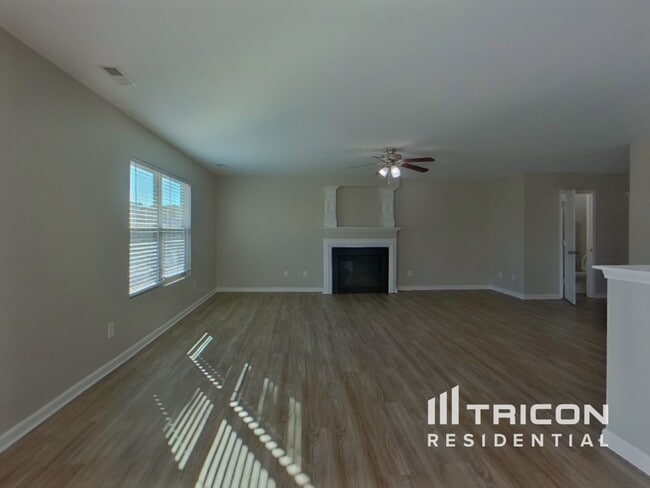 Photo - 125 Karlstad Ln