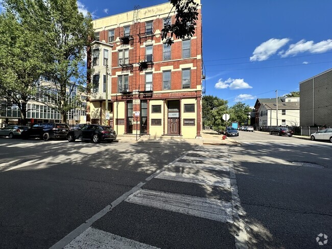 Building Photo - 1237 N Noble St Rental