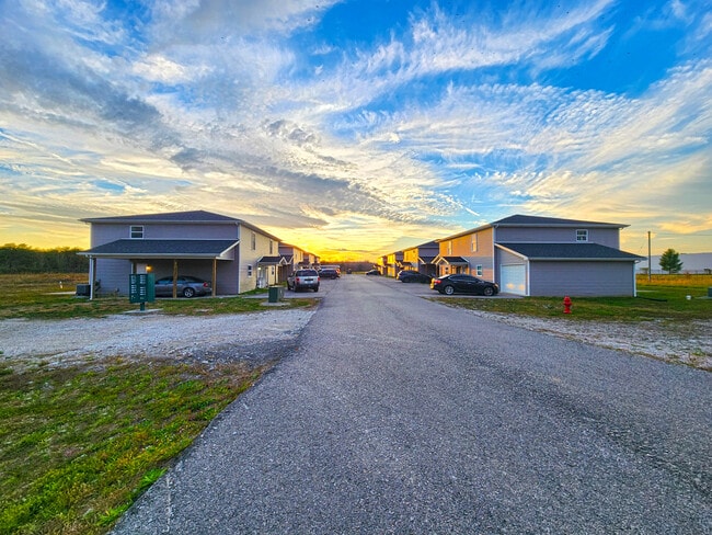 Building Photo - Laurel Flats LLC. Rental