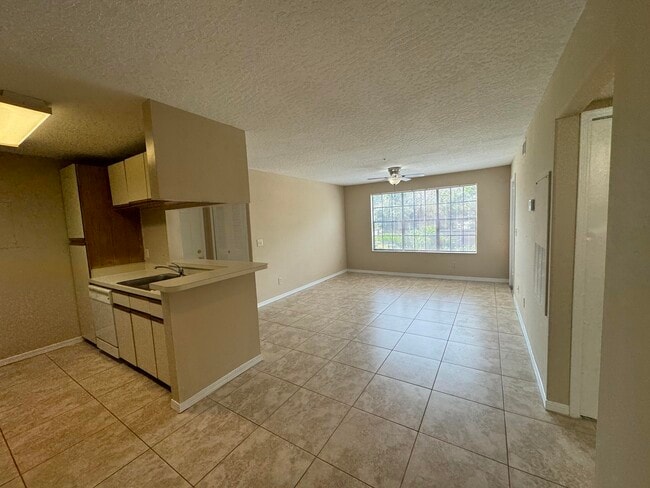 Photo - 7667 N Wickham Rd Unidad 613