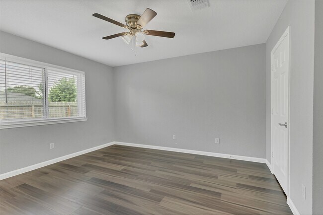 Photo - 6923 Creek Village Dr