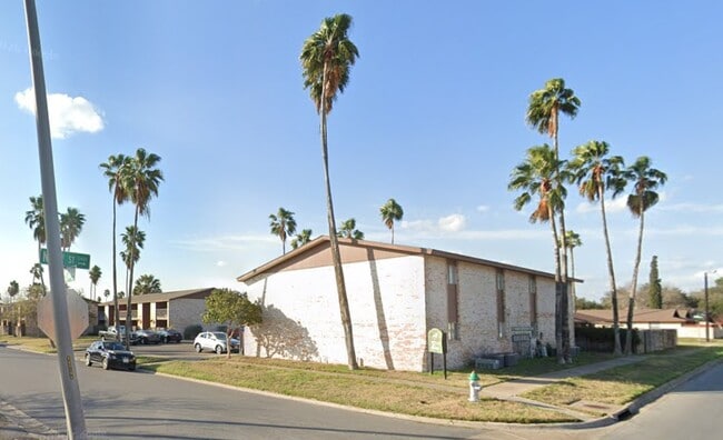 Building Photo - El Jardin Apartments