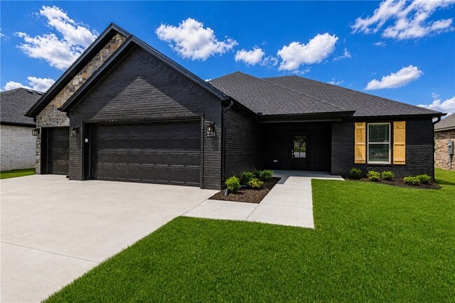 Photo - 2105 Chanae St
