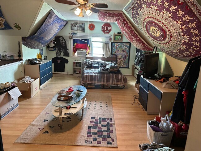 Photo - 4-5 Bedroom Single Family Home Located in ...