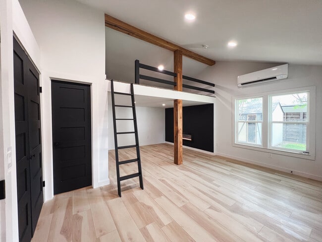 Photo - 5544 Willis Ave Unit Guest House