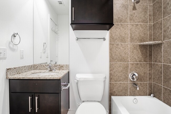 Photo - 2936 Commerce St