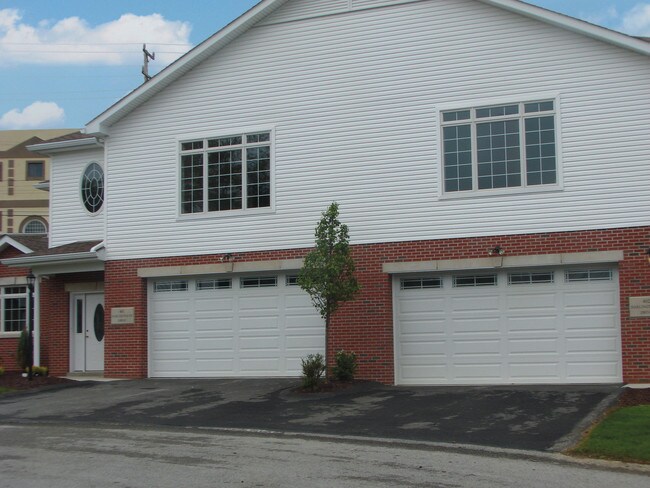 Photo - Darlington Court Apartments