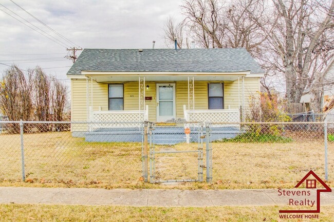 Photo - 815 SW H Ave