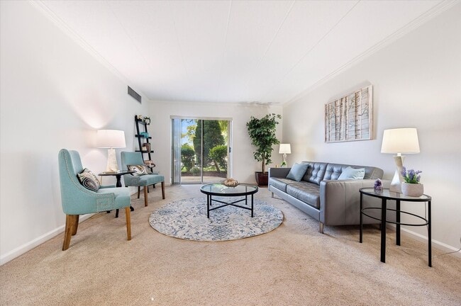 Photo - 100 W Butterfield Rd Unit 101N