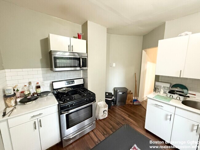 Building Photo - 5 Weld Ave Unit #1 Rental