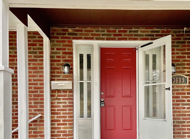 Come on in! - 3609 Eminence Blvd